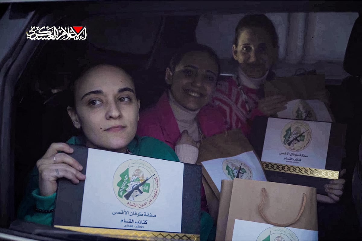 যুদ্ধবিরতির চুক্তির আওতায় প্রথম দফায় গতকাল রোববার গাজা থেকে ইসরায়েলে ফেরা তিন জিম্মি নারী