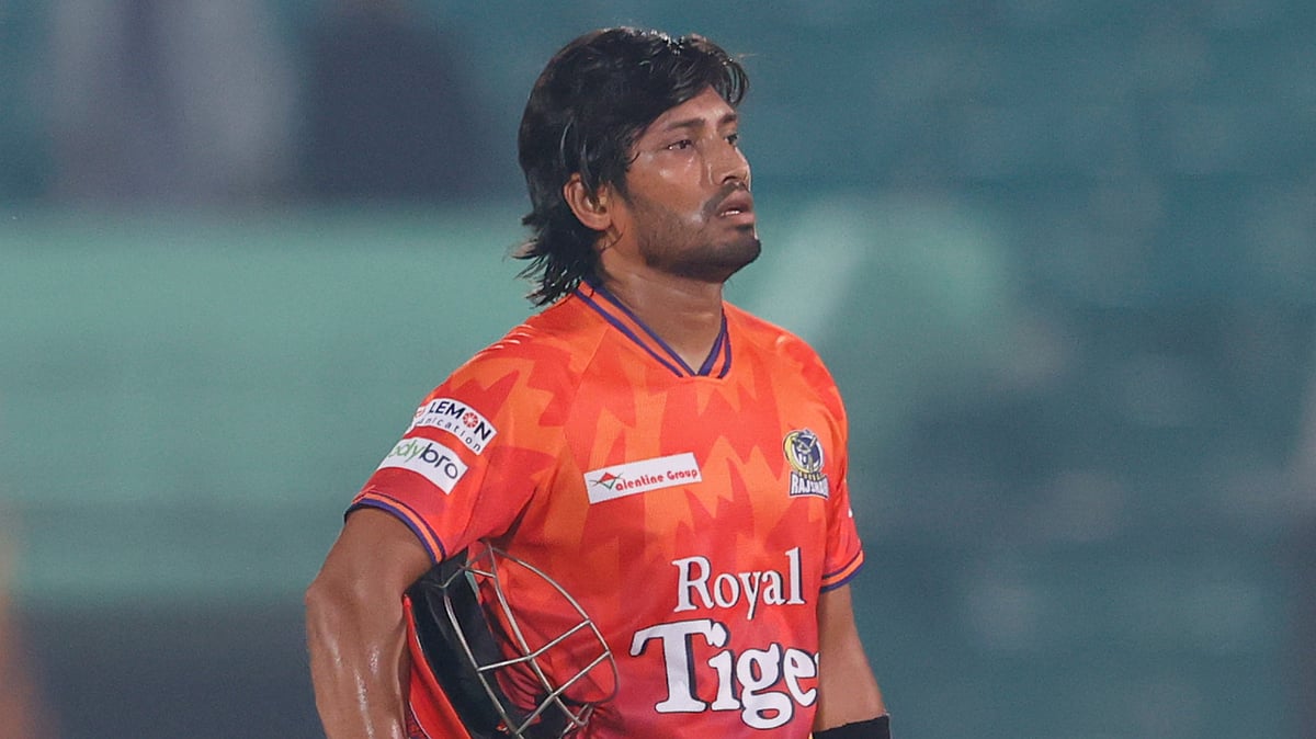 দারুণ সেঞ্চুরির পরও হতাশা নিয়ে মাঠ ছেড়েছেন এনামুল হক বিজয়