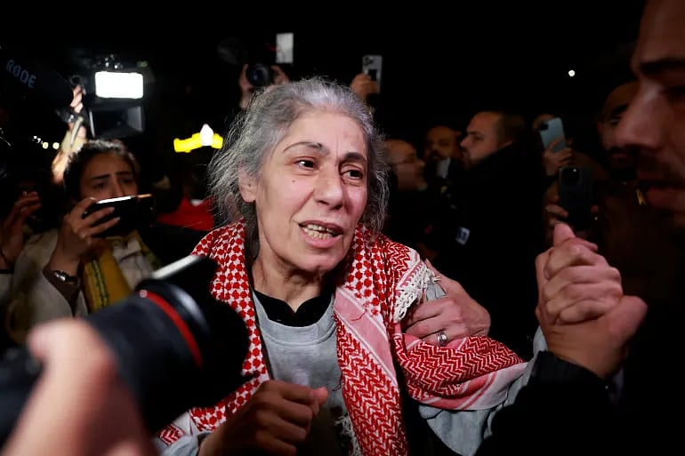 ইসরায়েলি কারাগার থেকে মুক্তি পেয়ে নিজ ভূমিতে ফিরেছেন ফিলিস্তিনি রাজনীতিবিদ খালিদা জাররার