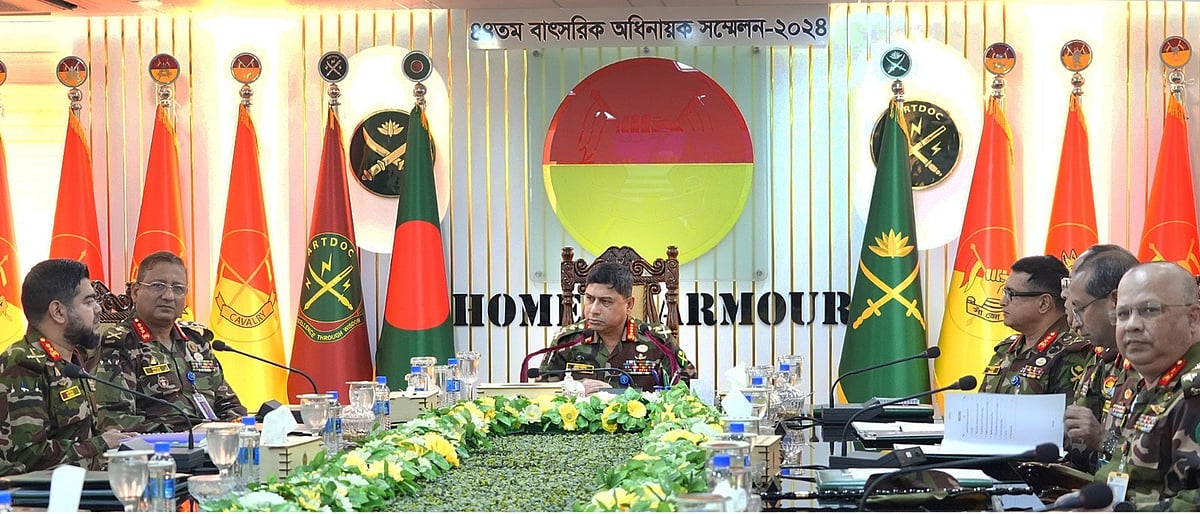 সেনাবাহিনী প্রধান জেনারেল ওয়াকার-উজ-জামান আজ সোমবার বগুড়া সেনানিবাসের আর্মার্ড কোর সেন্টার অ্যান্ড স্কুলে সাঁজোয়া কোরের বাৎসরিক অধিনায়ক সম্মেলনে বক্তব্য দেন