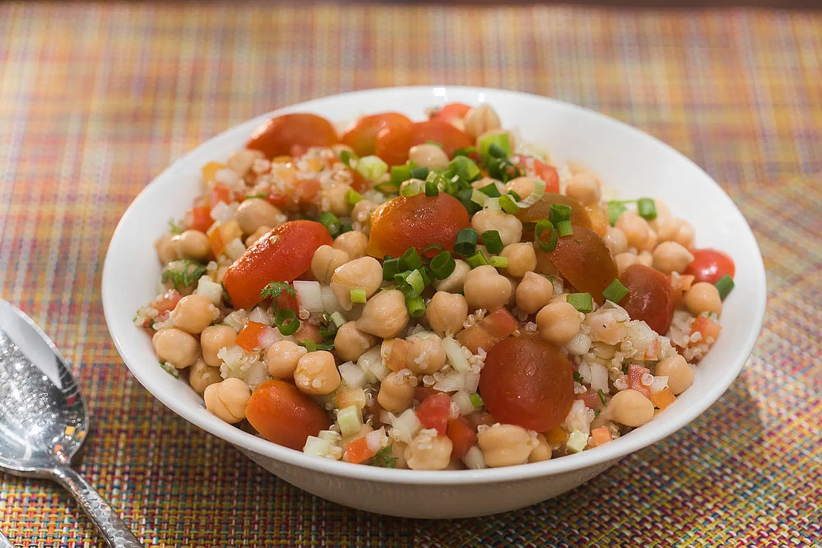 কিনওয়া ও ছোলার সালাদ