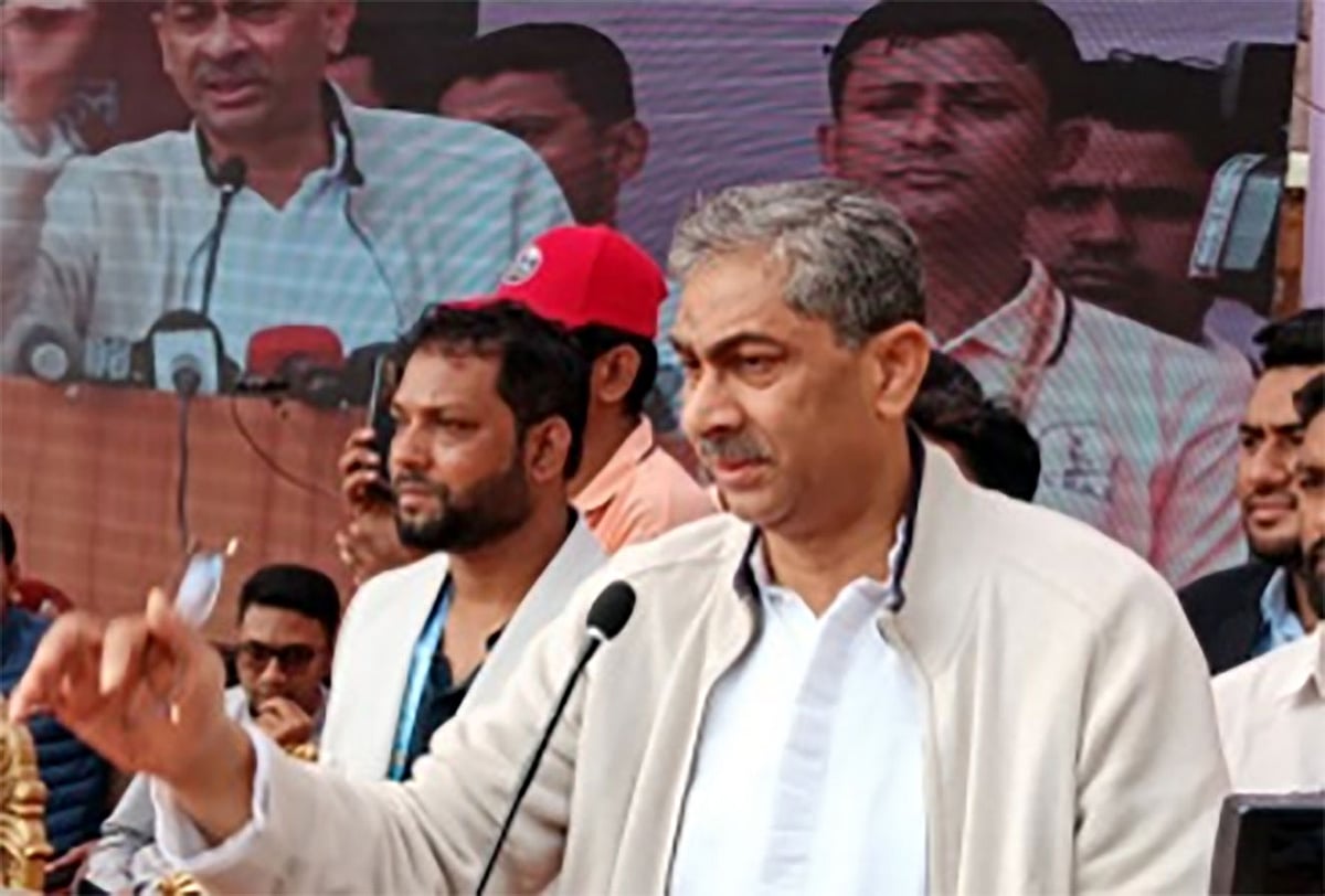 লক্ষ্মীপুরে বক্তব্য দিচ্ছেন বিএনপির যুগ্ম-মহাসচিব শহীদ উদ্দিন চৌধুরী এ্যানি