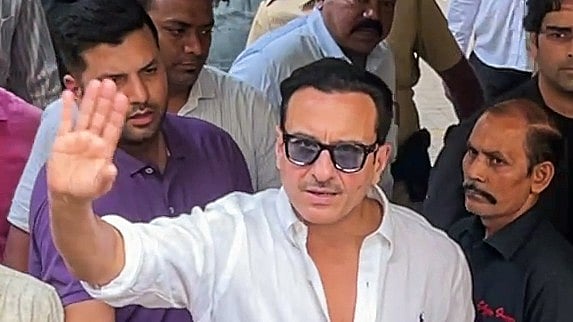 বাড়ি ফিরেছেন সাইফ আলী খান। এএনআই