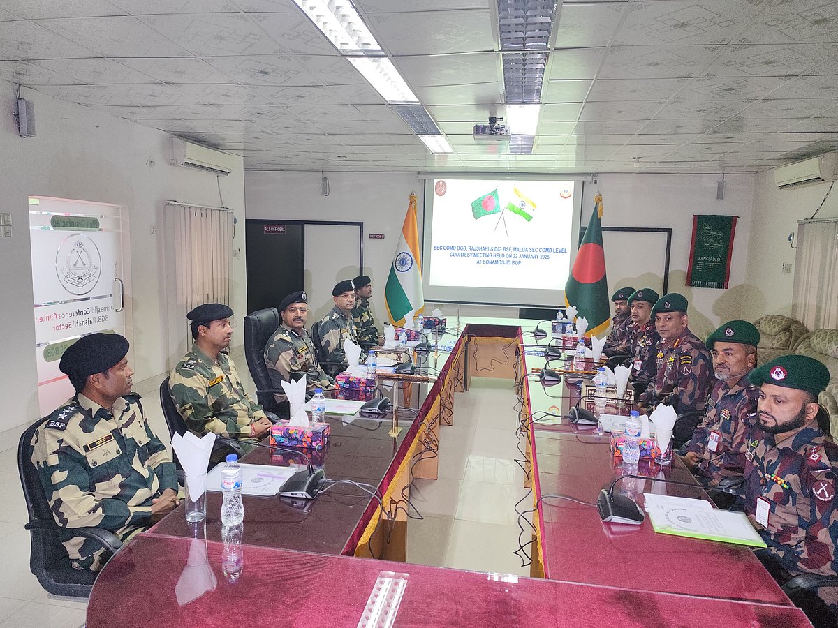 চাঁপাইনবাবগঞ্জে বিজিবির সোনামসজিদ ফাঁড়ির সম্মেলনকক্ষে বিজিবি-বিএসএফের সেক্টর কমান্ডার পর্যায়ে বৈঠক হয়। আজ বুধবার সকালে