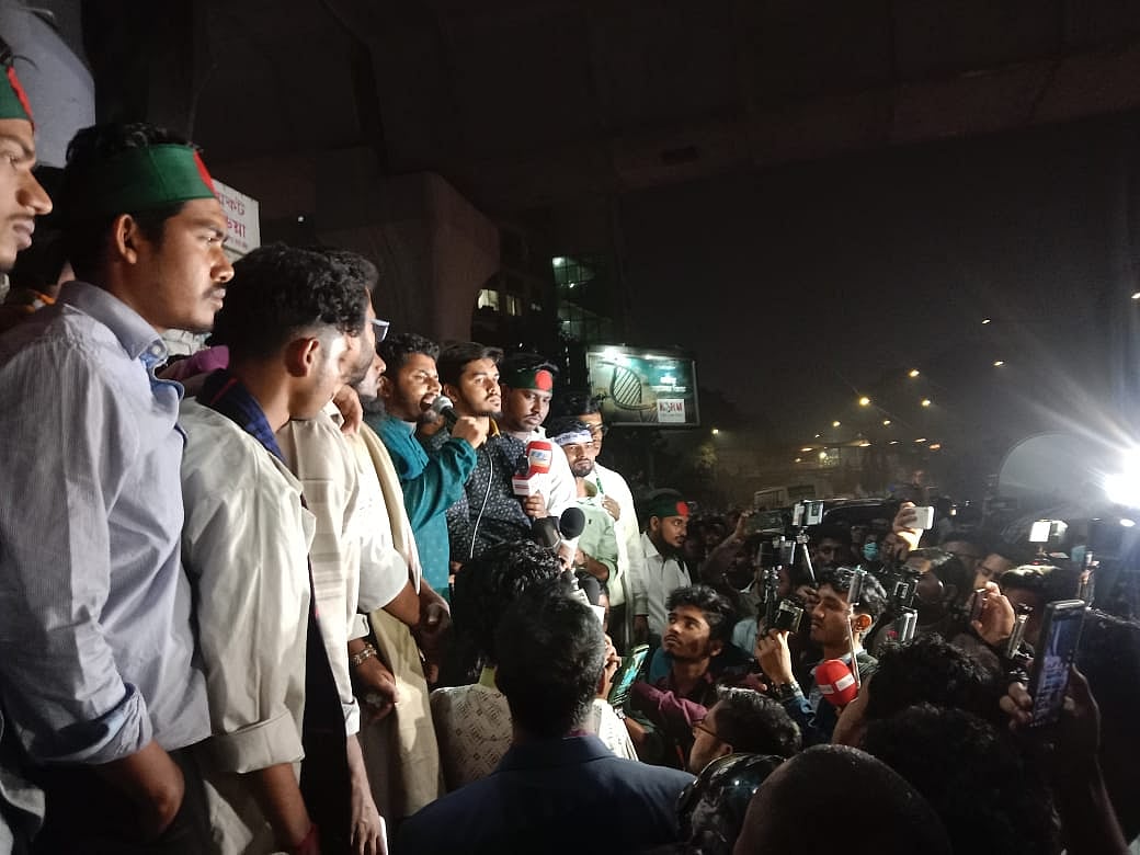 আজকের মতো কর্মসূচি প্রত্যাহারের ঘোষণা দেন সাধারণ ম্যাটস শিক্ষার্থী ঐক্য পরিষদের সমন্বয়ক মুজাহিদুল ইসলাম