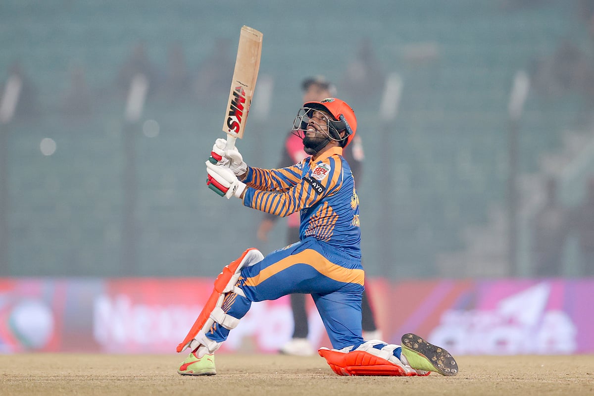 ওপেনিংয়ে নেমে ফিফটি করেন মেহেদী হাসান মিরাজ।