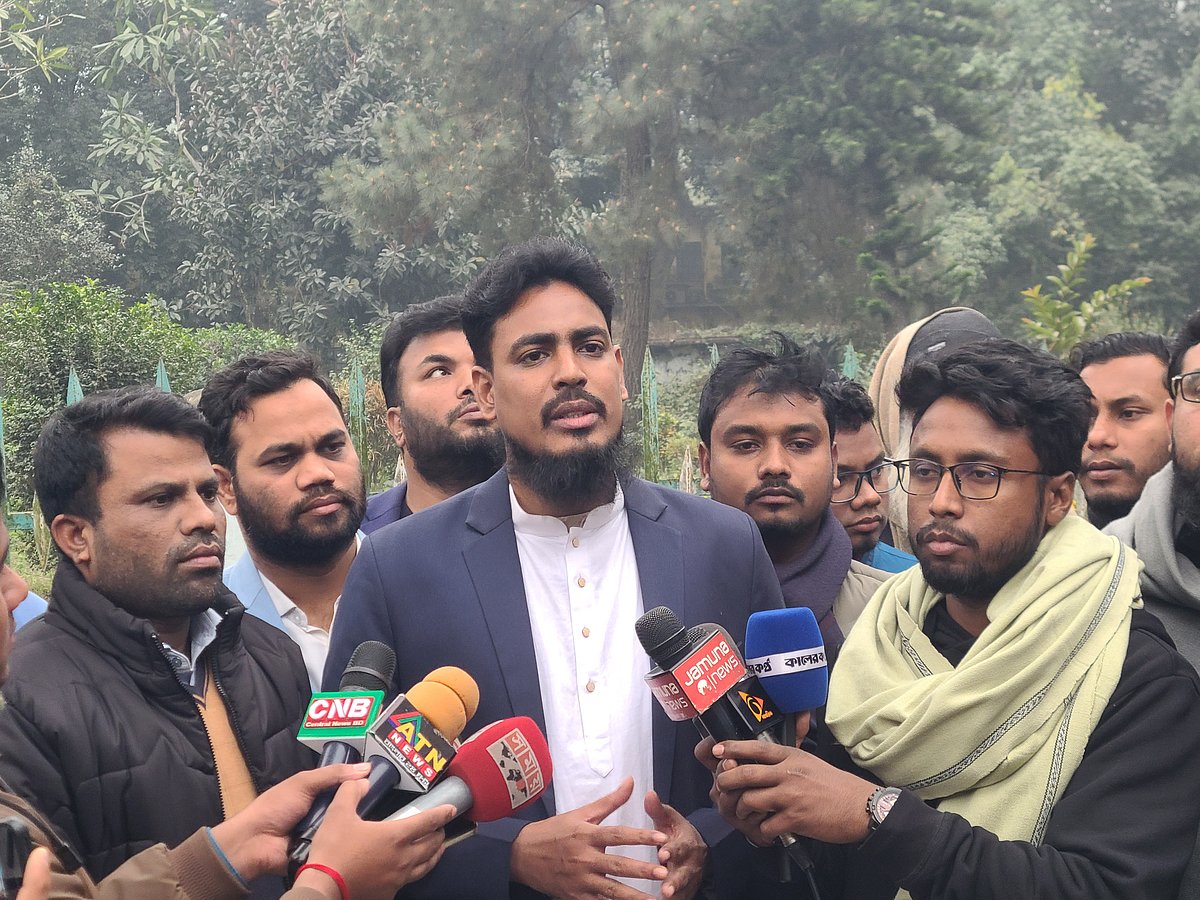 রংপুরের কারমাইকেল কলেজে শিক্ষার্থীদের সঙ্গে মতবিনিময় করতে এসে সাংবাদিকদের বিভিন্ন প্রশ্নের উত্তর দেন জাতীয় নাগরিক কমিটির সদস্যসচিব আখতার হোসেন। আজ বৃহস্পতিবার বিকেলে