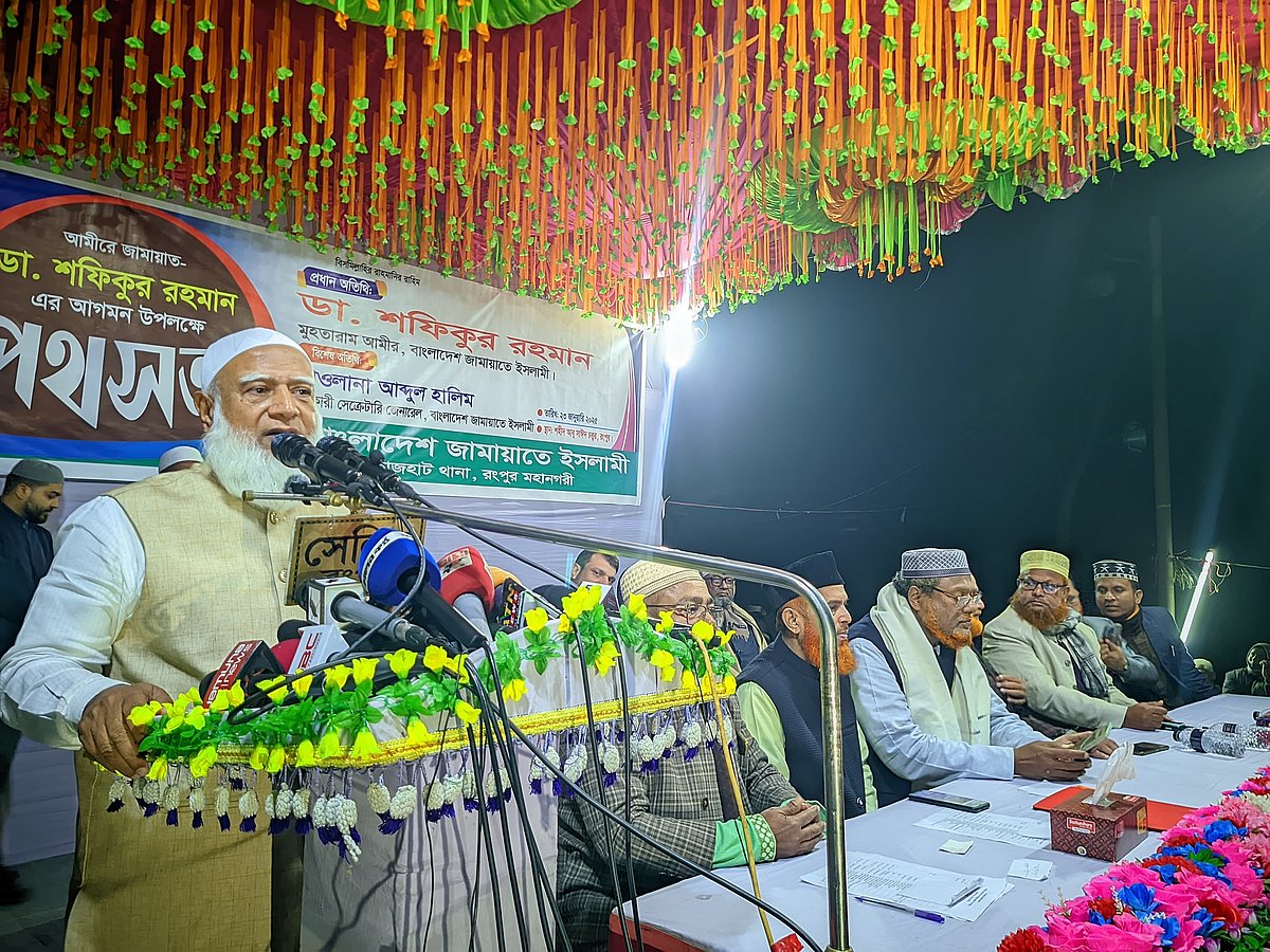 রংপুরে পথসভায় বক্তব্য দেন জামায়াতের আমির শফিকুর রহমান। বৃহস্পতিবার রাতে রংপুর নগরের শহীদ আবু সাঈদ চত্বরে