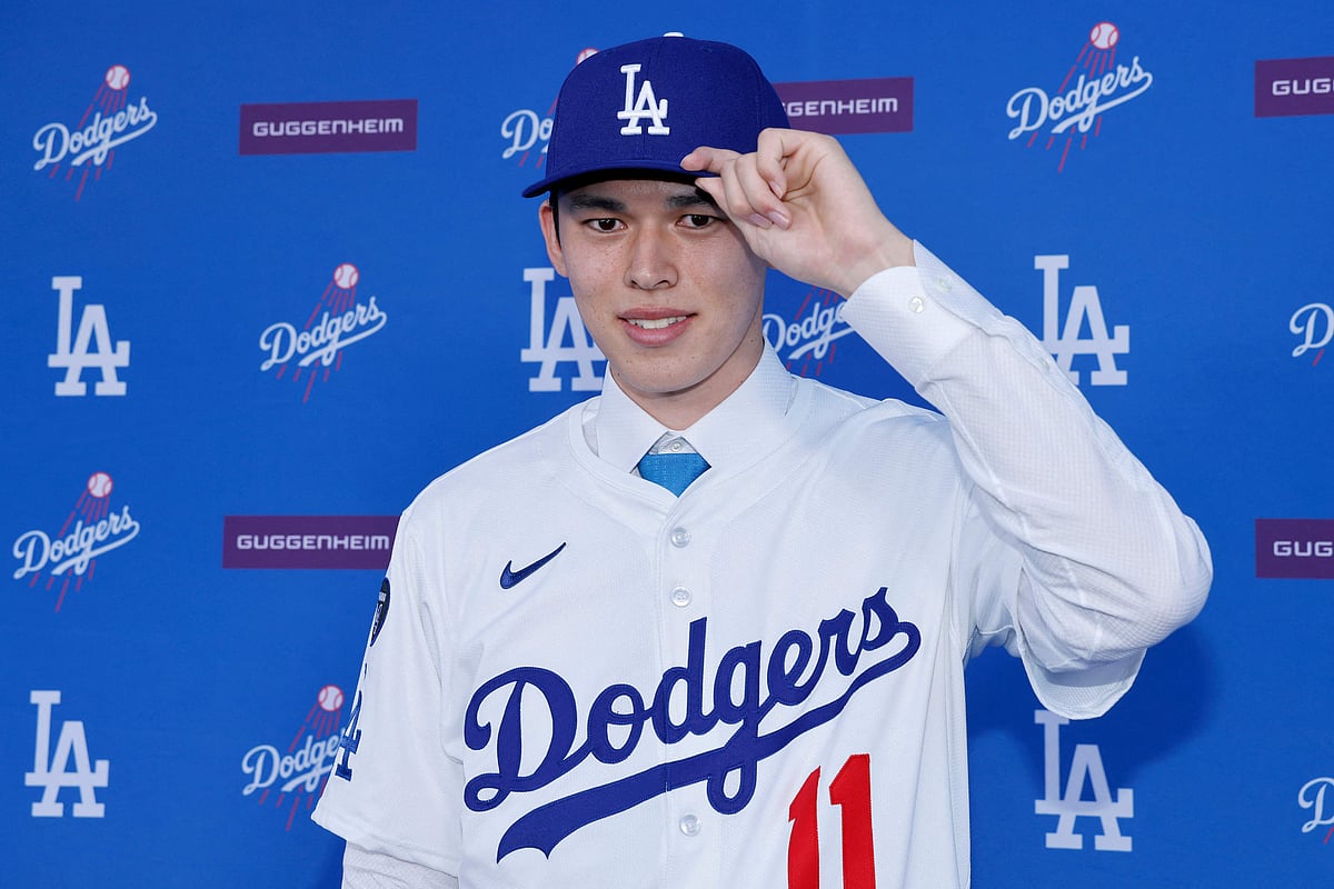 এলএ ডজার্সের জার্সি গায়ে রোকি সাসাকি, গতকালের ছবি