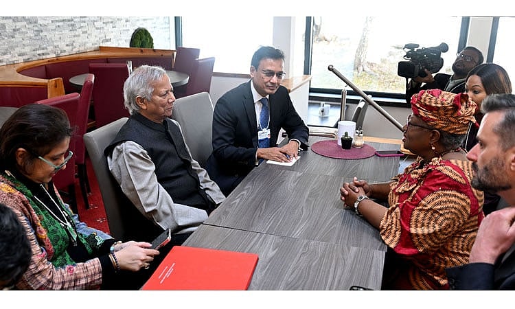দাভোসে শুক্রবার প্রধান উপদেষ্টা অধ্যাপক মুহাম্মদ ইউনূসের সঙ্গে বিশ্ব বাণিজ্য সংস্থার (ডব্লিউটিও) মহাপরিচালক এনগোজি ওকানজো ইওয়েলার বৈঠক করেন