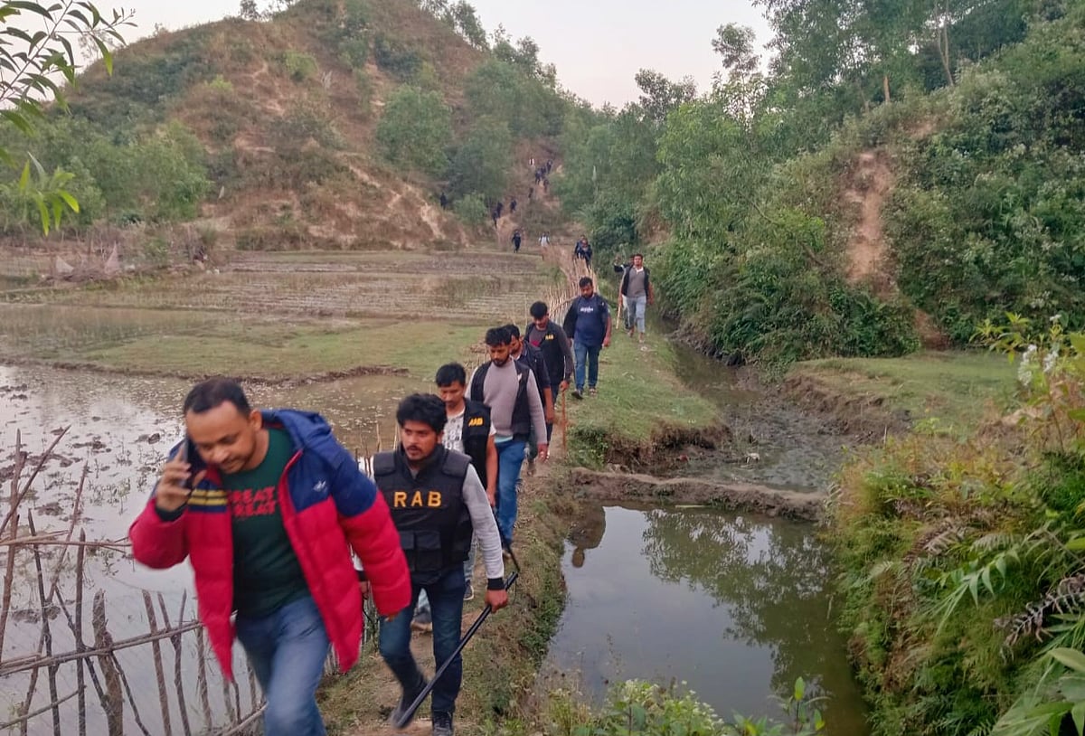 কক্সবাজারের উখিয়া ও টেকনাফের পাহাড়ে সম্প্রতি র‌্যাবের সন্ত্রাসীবিরোধী অভিযান