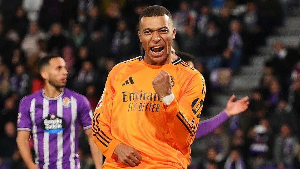 এমবাপ্পের গোল উদযাপন