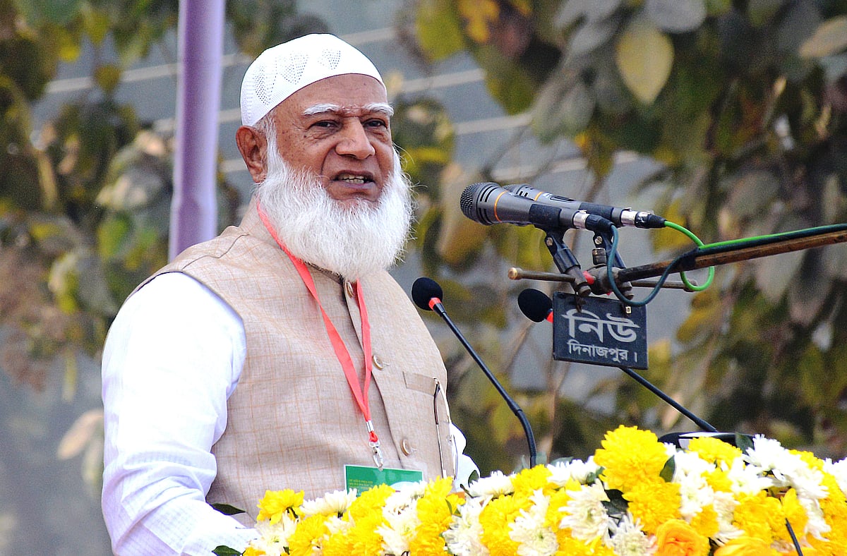 দিনাজপুর গোর-এ-শহীদ বড় ময়দানে জেলা জামায়াতের কর্মী সম্মেলনে প্রধান অতিথির বক্তব্য দেন দলটির আমির শফিকুর রহমান। আজ শনিবার বেলা সাড়ে ১১টার দিকে