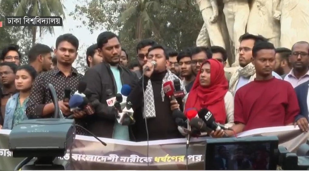 ভারতের কর্ণাটক রাজ্যের রাজধানী বেঙ্গালুরুতে বাংলাদেশি নারীকে ‘ধর্ষণের পর হত্যার’ ঘটনায় বৈষম্যবিরোধী ছাত্র আন্দোলনের বিক্ষোভ–সমাবেশ। ঢাকা, ২৫ জানুয়ারি