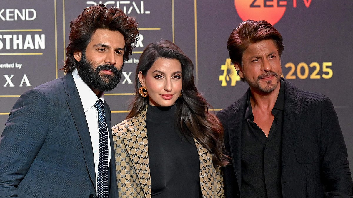 আইফার প্রি-ইভেন্টে কার্তিক আরিয়ান, নোরা ফতেহি ও শাহরুখ খান। এএফপি