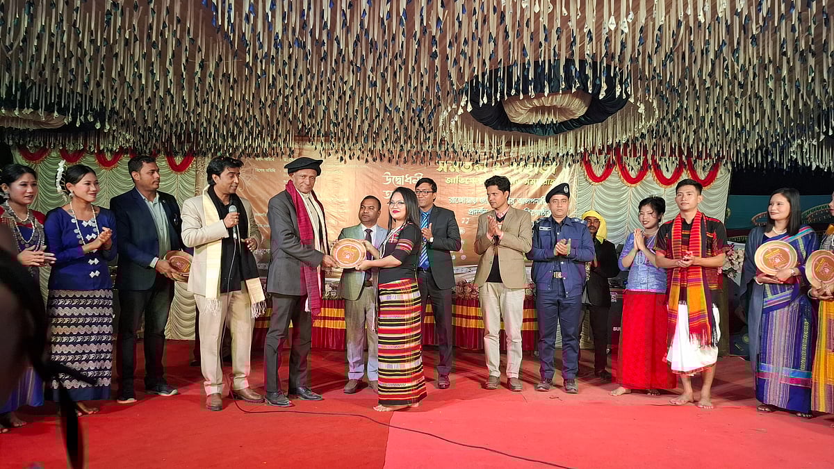 রাজশাহীর গোদাগাড়ীতে সমতল ও পাহাড়ি জনগোষ্ঠীর সম্প্রীতি সমারোহ অনুষ্ঠানে প্রধান অতিথি ছিলেন বাংলাদেশ শিল্পকলা একাডেমির মহাপরিচালক সৈয়দ জামিল আহমেদ। আজ শনিবার সন্ধ্যায়