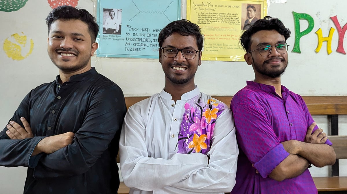 বাঁ থেকে ইমন, বাধন ও আরিফ