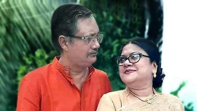 স্বামী মইনুল ইসলাম খানের সঙ্গে কনকচাঁপা। শিল্পীর ফেসবুক থেকে