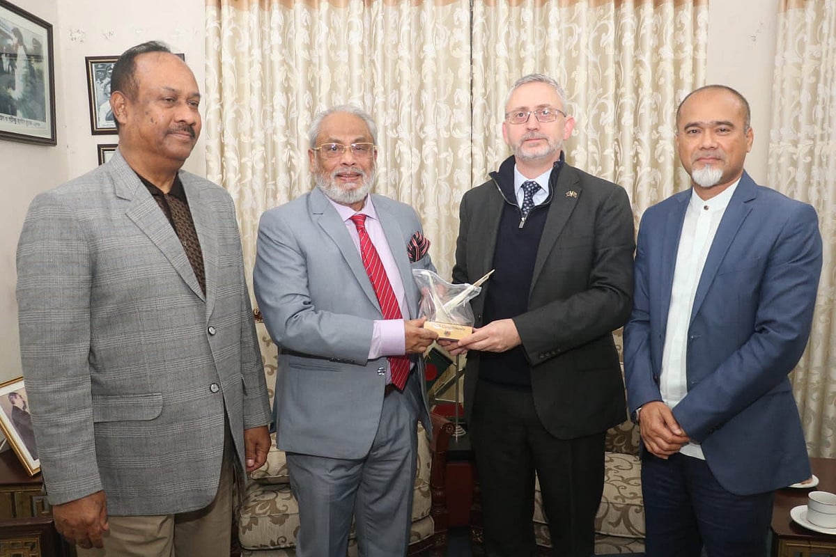 জাতীয় পার্টির চেয়ারম্যানের বনানীর কার্যালয়ে আজ রোববার সকালে দলটির নেতাদের সঙ্গে ইউরোপীয় ইউনিয়নের রাষ্ট্রদূতের বৈঠক হয়