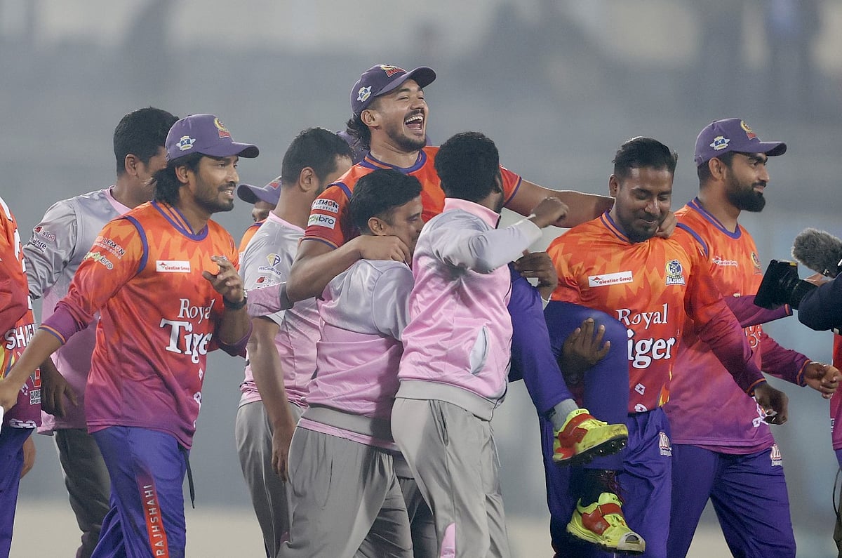 জয়ের পর অধিনায়ক তাসকিনকে নিয়ে রাজশাহীর  উল্লাস