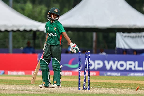 আউট হয়ে হতাশ এক ব্যাটার