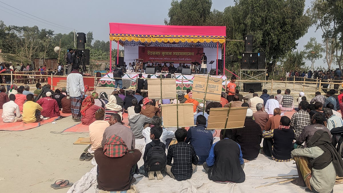 উত্তরবঙ্গ কৃষক মহাসমাবেশে কৃষকদের উপস্থিতি নিয়ে হতাশ হয়েছেন অনেকে। রোববার দুপুরে কুড়িগ্রামের চিলমারী উপজেলার জোড়গাছ এলাকায়