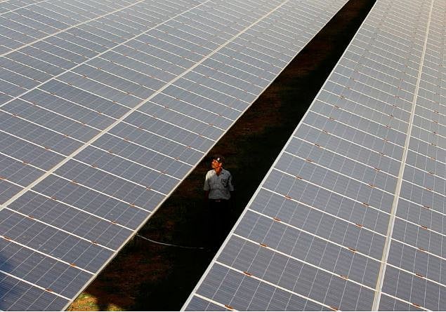 ভারতে সৌরবিদ্যুতের মতো নবায়নযোগ্য জ্বালানির ব্যবহার বাড়ছে