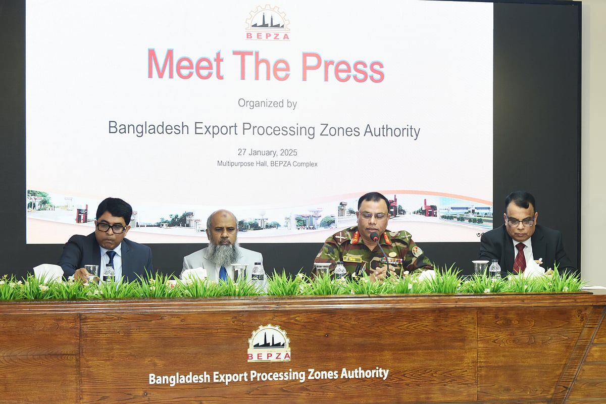 বাংলাদেশ রপ্তানি প্রক্রিয়াকরণ এলাকা কর্তৃপক্ষ (বেপজা) প্রতিষ্ঠানটির কর্মকর্তারা