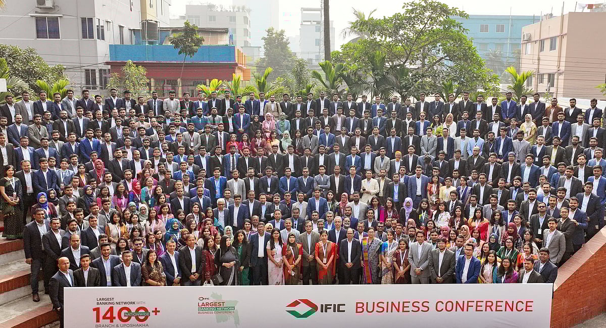 দেশের বৃহত্তম ব্যাংক আইএফআইসি খুলনা জেলা শিল্পকলা একাডেমি মিলনায়তনে আয়োজন করে ‘লার্জেস্ট ব্যাংকিং নেটওয়ার্ক বিজনেস কনফারেন্স’