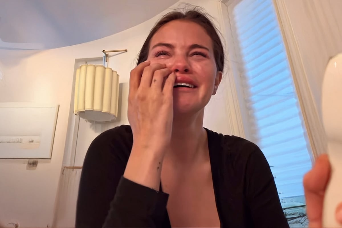 ভিডিওতে অঝোরে কাঁদতে দেখা যায় সেলেনাকে। ইনস্টাগ্রাম থেকে