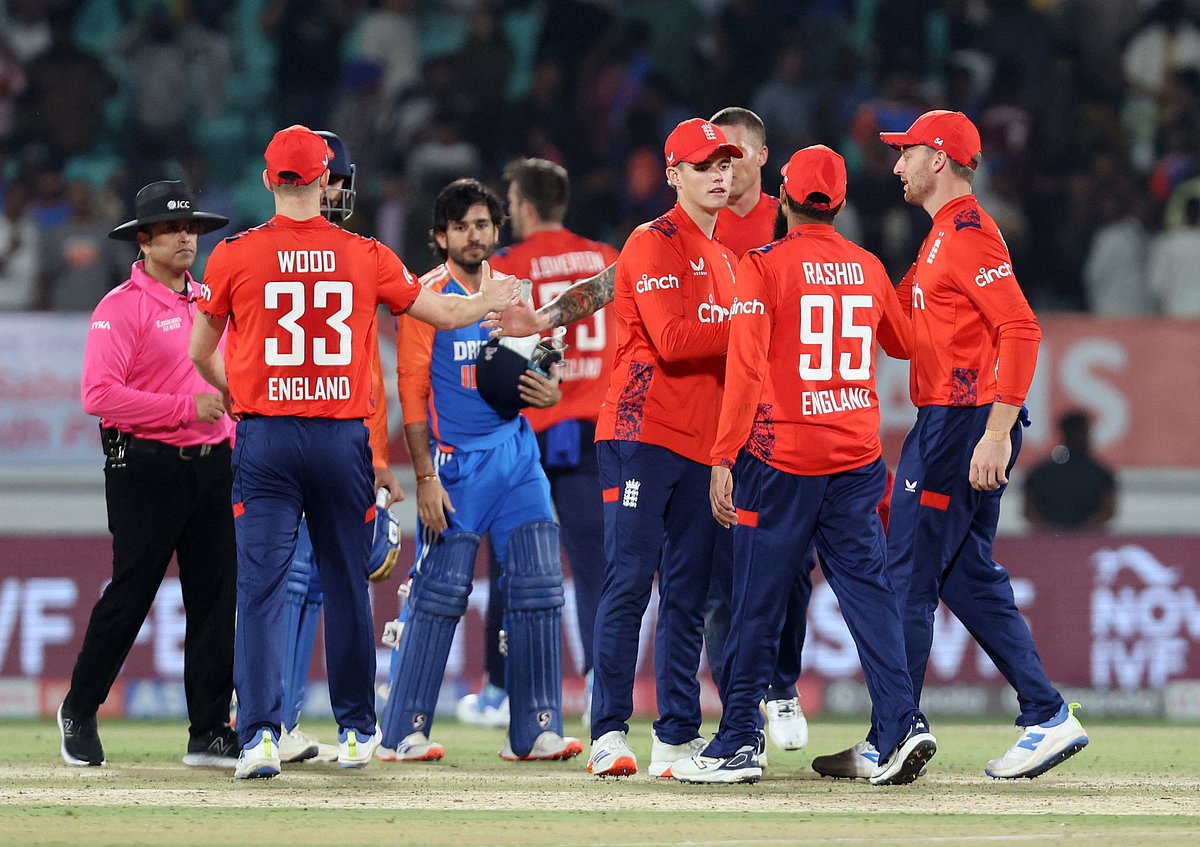 সিরিজের তৃতীয় টি–টোয়েন্টিতে ভারতকে ২৬ রানে হারিয়েছে ইংল্যান্ড