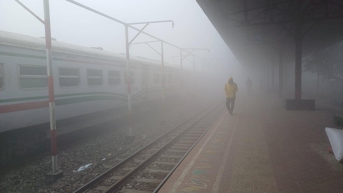 রেলওয়ে রানিং স্টাফদের কর্মবিরতির কারণে আজ মঙ্গলবার সকাল থেকে পঞ্চগড়ের বীর মুক্তিযোদ্ধা সিরাজুল ইসলাম রেলওয়ে স্টেশন থেকে কোনো ট্রেন ছেড়ে যায়নি। ফিরে যাচ্ছেন যাত্রীরা। আজ মঙ্গলবার সকালে
