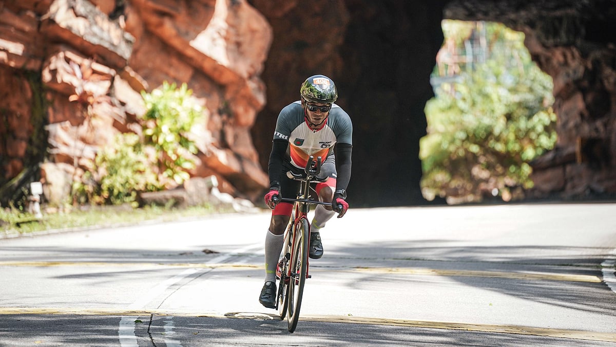 আমাদের এই চিকিৎসক সাঁতার, সাইক্লিং ও দৌড়ের সমন্বিত ক্রীড়া ট্রায়াথলনের একজন খেলোয়াড়