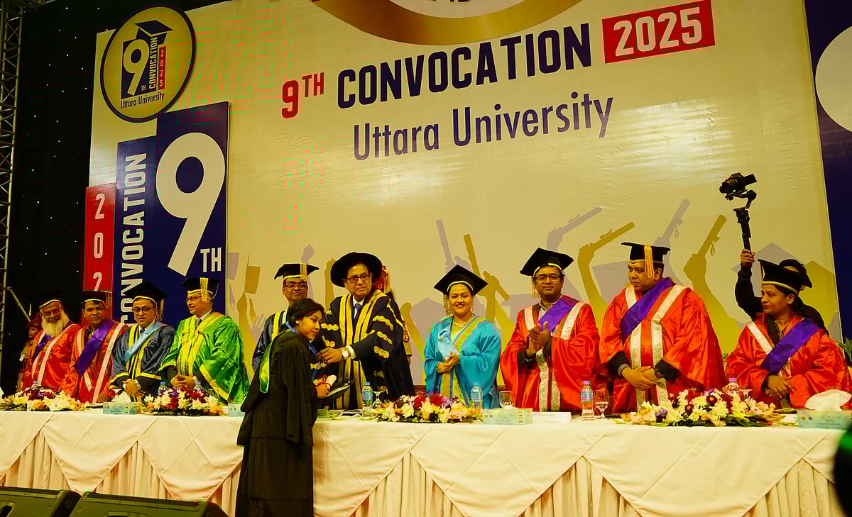 বর্ণাঢ্য আয়োজনের মাধ্যমে অনুষ্ঠিত হয়েছে উত্তরা ইউনিভার্সিটির নবম সমাবর্তন