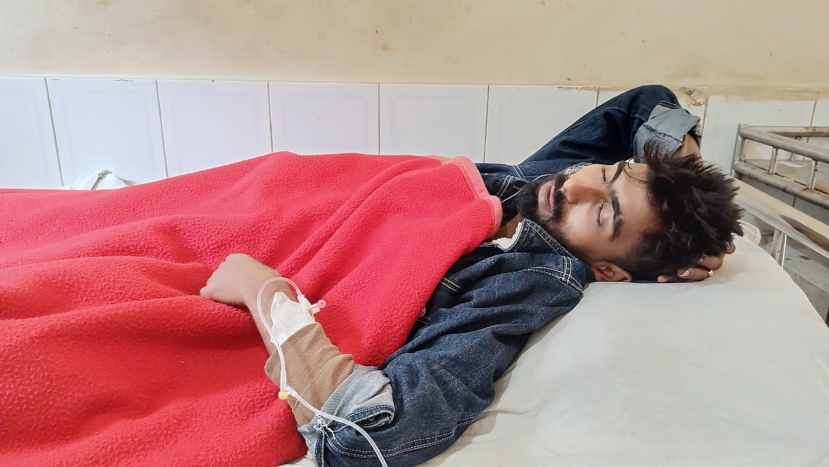 বৈষম্যবিরোধী ছাত্র আন্দোলনের সখীপুর প্রতিনিধি মোহাম্মদ রাব্বি আহত হয়ে হাসপাতালে চিকিৎসা নিচ্ছেন। আজ সকালে উপজেলা স্বাস্থ্য কমপ্লেক্সে