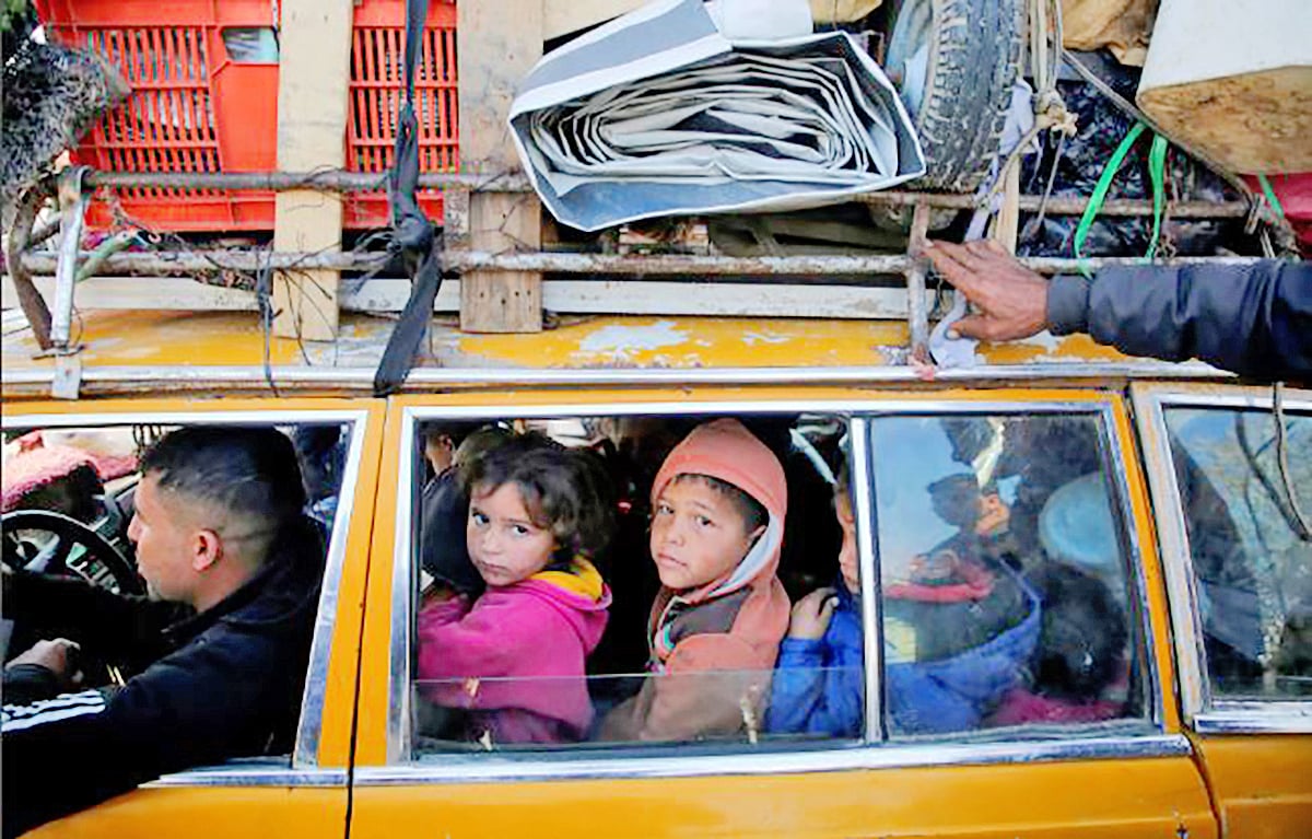 যুদ্ধবিরতি চুক্তির পর ফিলিস্তিনিরা নিজেদের বসতিতে ফিরছেন