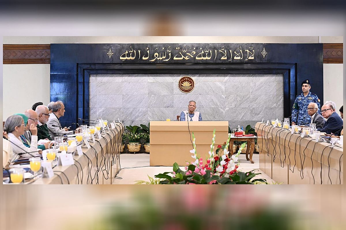 উপদেষ্টা পরিষদের বৈঠকে সভাপতিত্ব করেন প্রধান উপদেষ্টা অধ্যাপক মুহাম্মদ ইউনূস। প্রধান উপদেষ্টার কার্যালয়,তেজগাঁও, ঢাকা। ৩০ জানুয়ারি