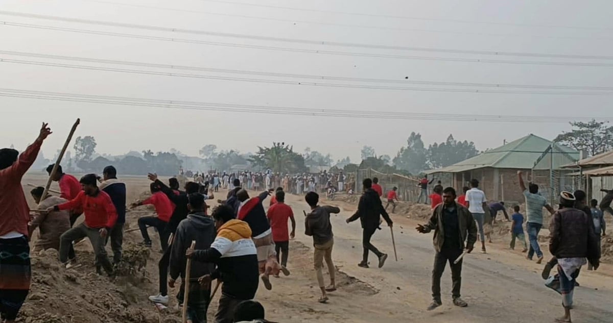 নারীদের প্রীতি ফুটবল ম্যাচকে কেন্দ্র করে গত মঙ্গলবার উপজেলার বাওনা গ্রামের অস্থায়ী মাঠে দুই পক্ষের মধ্যে সংঘর্ষের ঘটনা ঘটে