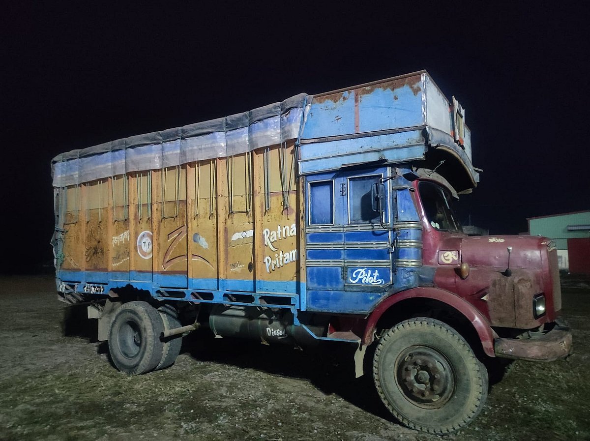 গতকাল বুধবার সন্ধ্যায় একটি ভারতীয় ট্রাকে পাঁচ টন মসুর ডাল আখাউড়া স্থলবন্দরে এসেছে