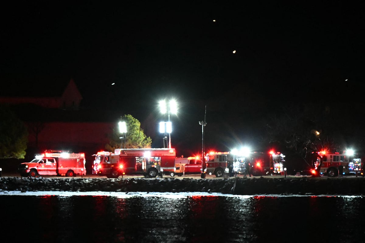 রোনাল্ড রিগ্যান ন্যাশনাল এয়ারপোর্টের কাছে পটোম্যাক নদীতে উদ্ধার তৎপরতা চলছে। ৩০ জানুয়ারি, ২০২৫