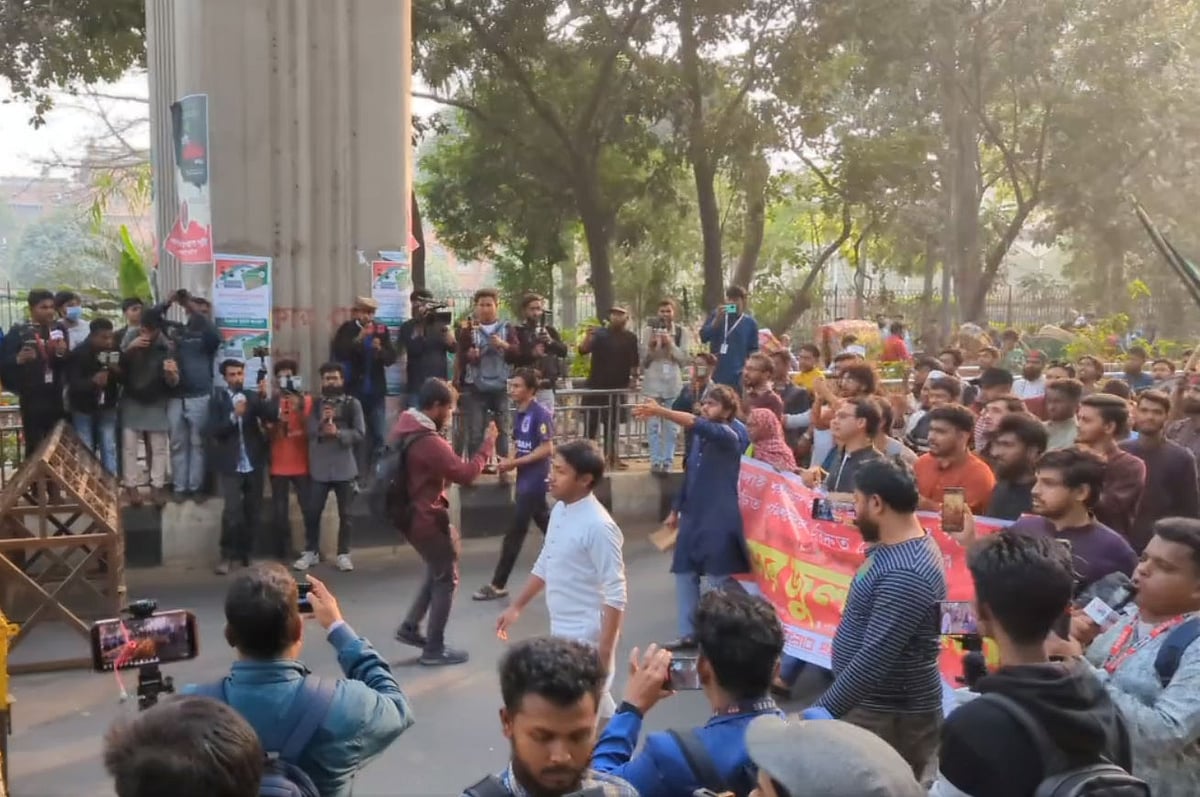 গণহত্যায় জড়িত পুলিশ সদস্যদের চাকরিচ্যুত, বিচারের দাবিসহ পাঁচ দফা দাবিতে ‘জনতার জুলাই যাত্রা’ করে ইনকিলাব মঞ্চ