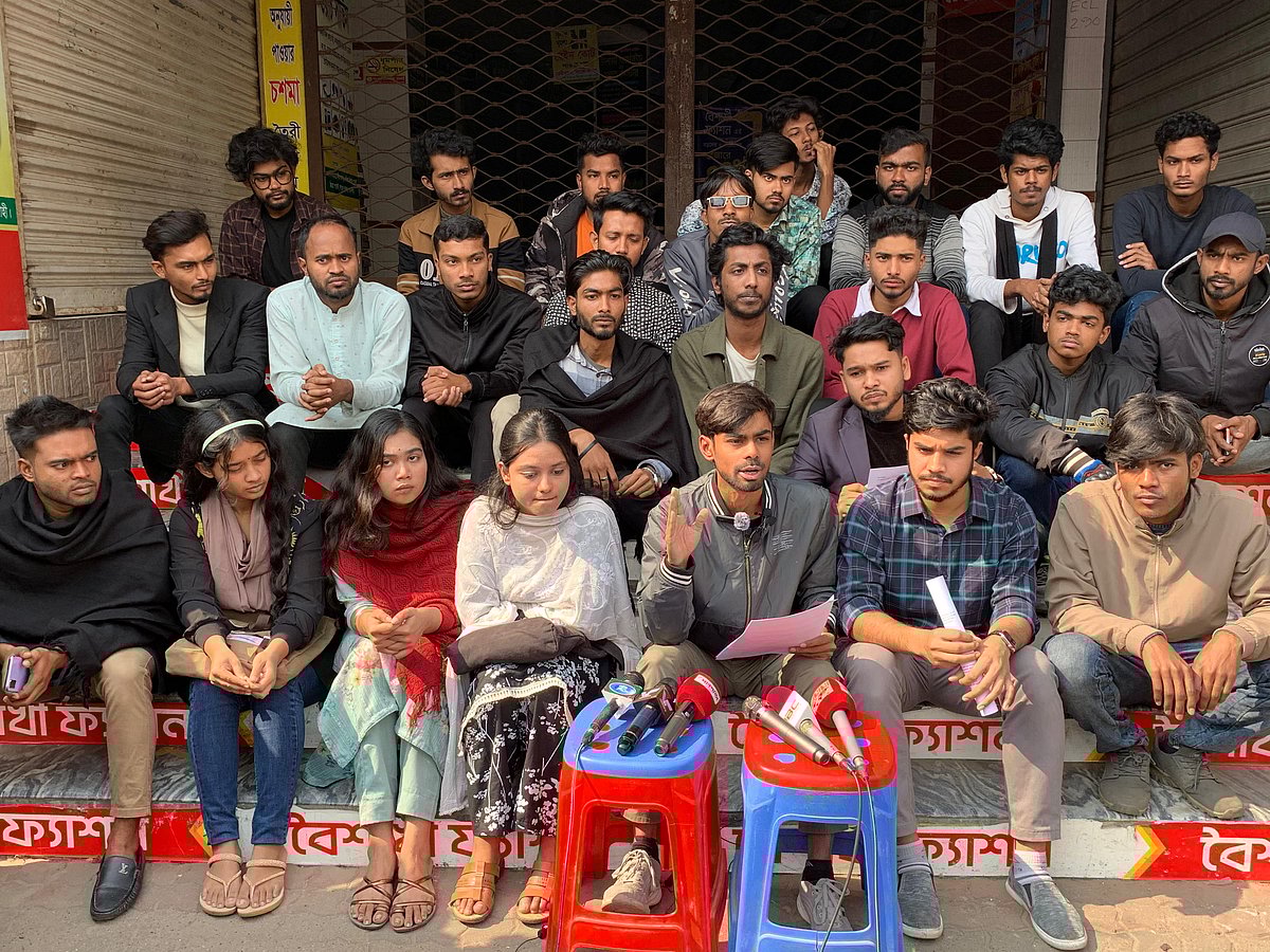 রাজশাহীতে ঘোষিত বৈষম্যবিরোধী ছাত্র আন্দোলনের কমিটি বাতিলের দাবিতে সংবাদ সম্মেলনে