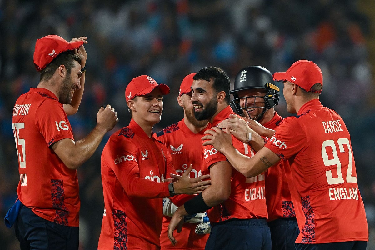 ১ ওভারে ৩ উইকেট নেন সাকিব