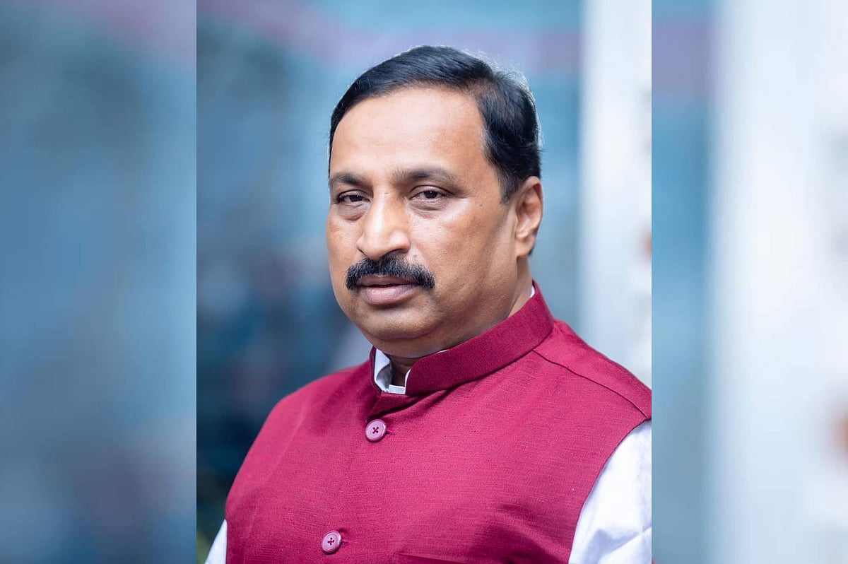 সাবেক সংসদ সদস্য ও ফেনী জেলা আওয়ামী লীগের সাধারণ সম্পাদক নিজাম উদ্দিন হাজারী