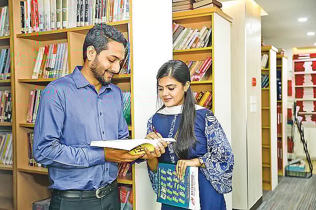 মডেল: রবিউল হাসান ও নাহিদা আহমেদ