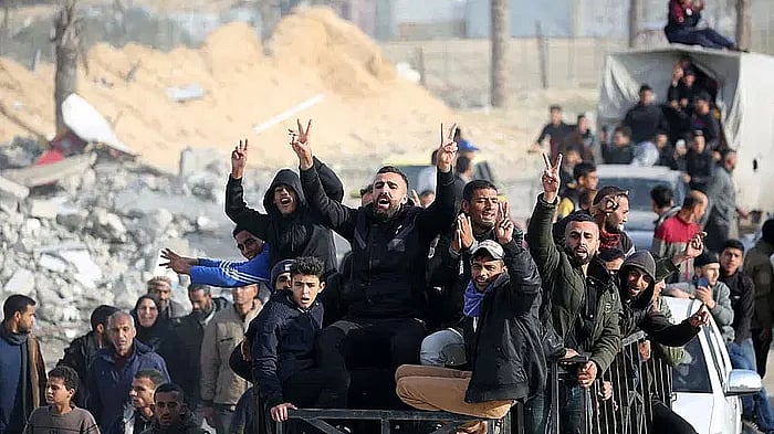 যুদ্ধবিরতি কার্যকরের পর রাফায় ফেরা ফিলিস্তিনিদের উচ্ছ্বাস। রাফা, গাজা, ফিলিস্তিন, ১৯ জানুয়ারি ২০২৫