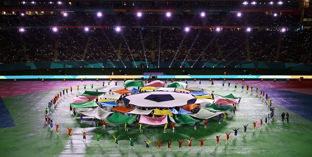 বিশ্ব ফুটবলে মেয়েদের কদর বেড়েই চলেছে