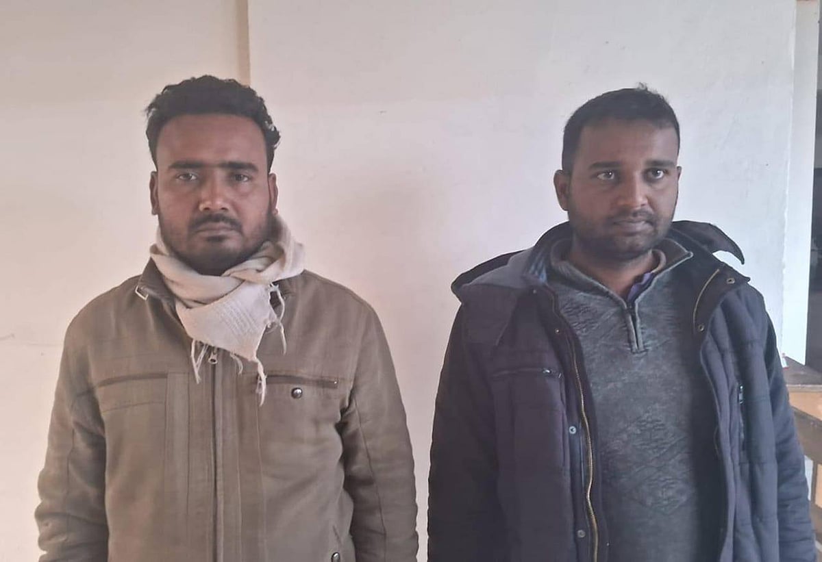 সিলেটে ৫১৬ ক্যারেট ভারতীয় কমলাসহ দুজনকে আটক করেছে পুলিশ। গতকাল শুক্রবার