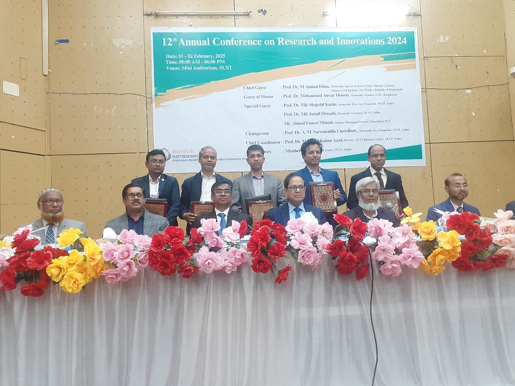 গবেষণায় বিশেষ অবদানের জন্য ভাইস-চ্যান্সেলর অ্যাওয়ার্ড পেলেন শাহজালাল বিজ্ঞান ও প্রযুক্তি বিশ্ববিদ্যালয়ের পাঁচ গবেষক। আজ বিশ্ববিদ্যালয়ের মিনি অডিটরিয়ামে