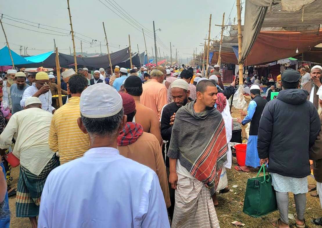 সকাল থেকেই ব্যস্ত হয়ে পড়েছেন মুসল্লিরা। কেউ বয়ান শুনছেন, কেউ ব্যস্ত সকালের রান্নায়। আজ শনিবার সকালে তুরাগতীরে